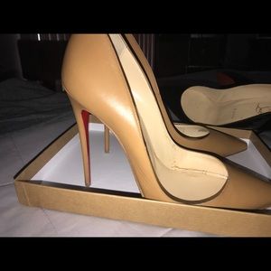 41.5 Christian Louboutin So Kate’s Blush no3